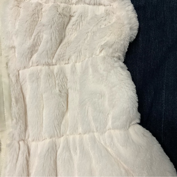 EUC Reversible Faux Fur Vest - Picture 5 of 6